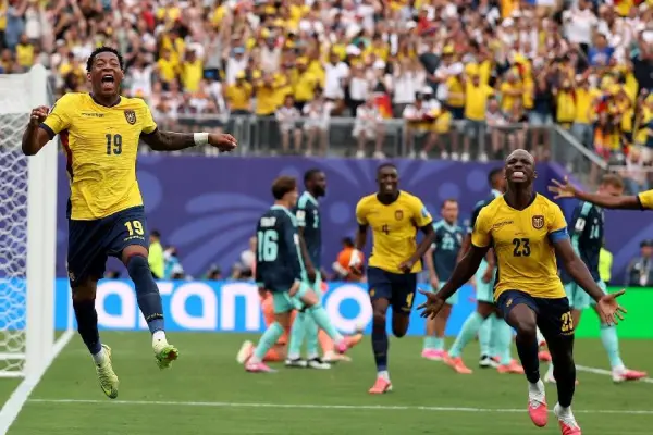Gonzalo Plata (izq) marcó el segundo gol de Ecuador con el que clasificó a 16avos de final, ante Alemania. ,Foto: Redes Sociales