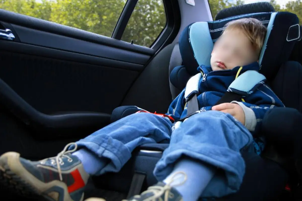 Los niños, que eran hermanos, habrían sido olvidados en el interior del carro.