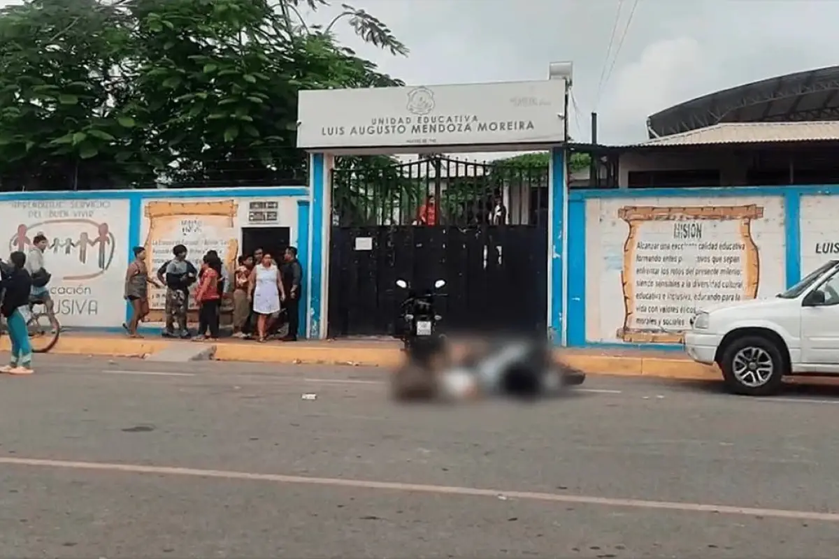 El hombre fue asesinado en la puerta de una unidad educativa.