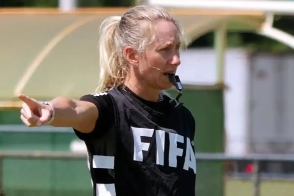 Tori Penso, árbitra que pitará el choque Ecuador vs Alemania en la Copa Mundial FIFA