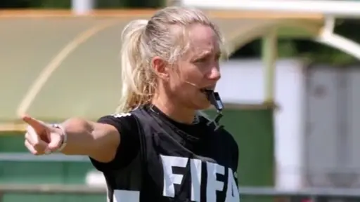 ¿Quién es Tori Penso, la árbitra que definirá el futuro de Ecuador ante Alemania en el Mundial?