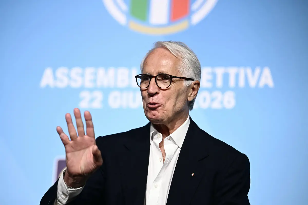 El recién elegido presidente de la Federación Italiana de Fútbol (FIGC), Giovanni Malago, ofrece una rueda de prensa tras su elección en Roma el 22 de junio de 2026., Filippo MONTEFORTE/AFP.