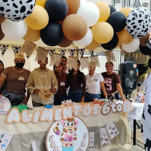 Estudiantes de Ingeniería en Alimentos de la ULEAM realizan feria gastronómica