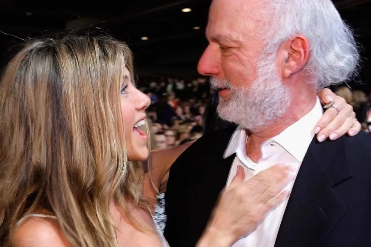 Jennifer Aniston recordó a James Burrows como un mentor y una figura paterna que marcó profundamente su vida y carrera., Redes sociales