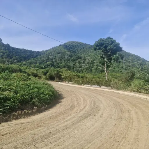 Informe alerta riesgo alto en el Cerro Montecristi por intervenciones en sus laderas