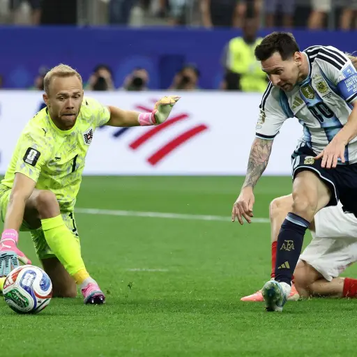 Argentina con doblete de Messi venció 2-0 a Austria en Dallas y clasificó a los dieciseisavos de final del Mundial 