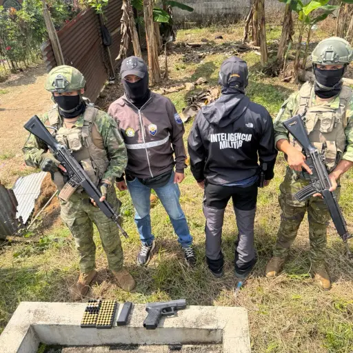 Operativo en Santo Domingo permitió hallar pistola y municiones en lote baldío