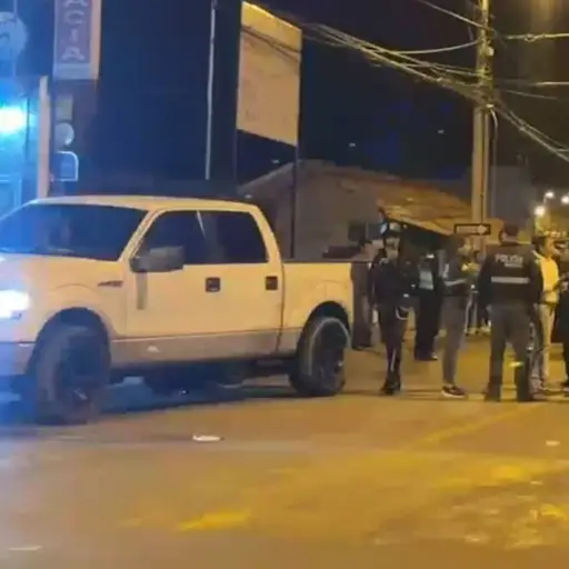 Intentaron escapar de la policía, se estrellaron y la Policía los detuvo tras intensa persecución