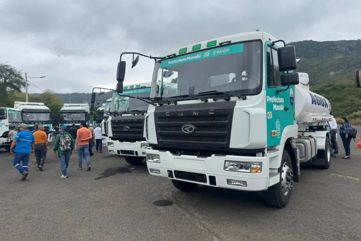 11 equipos incorporados el día de hoy por la Prefectura de Manabí para obras y prevención de emergencias en la provincia.