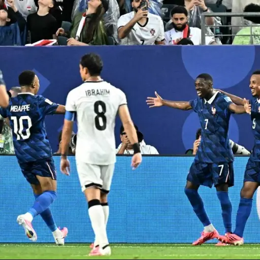 Francia derrotó por goleada a Irak, avanza a dieciseisavos y Mbappé alcanza el registro histórico de Klose