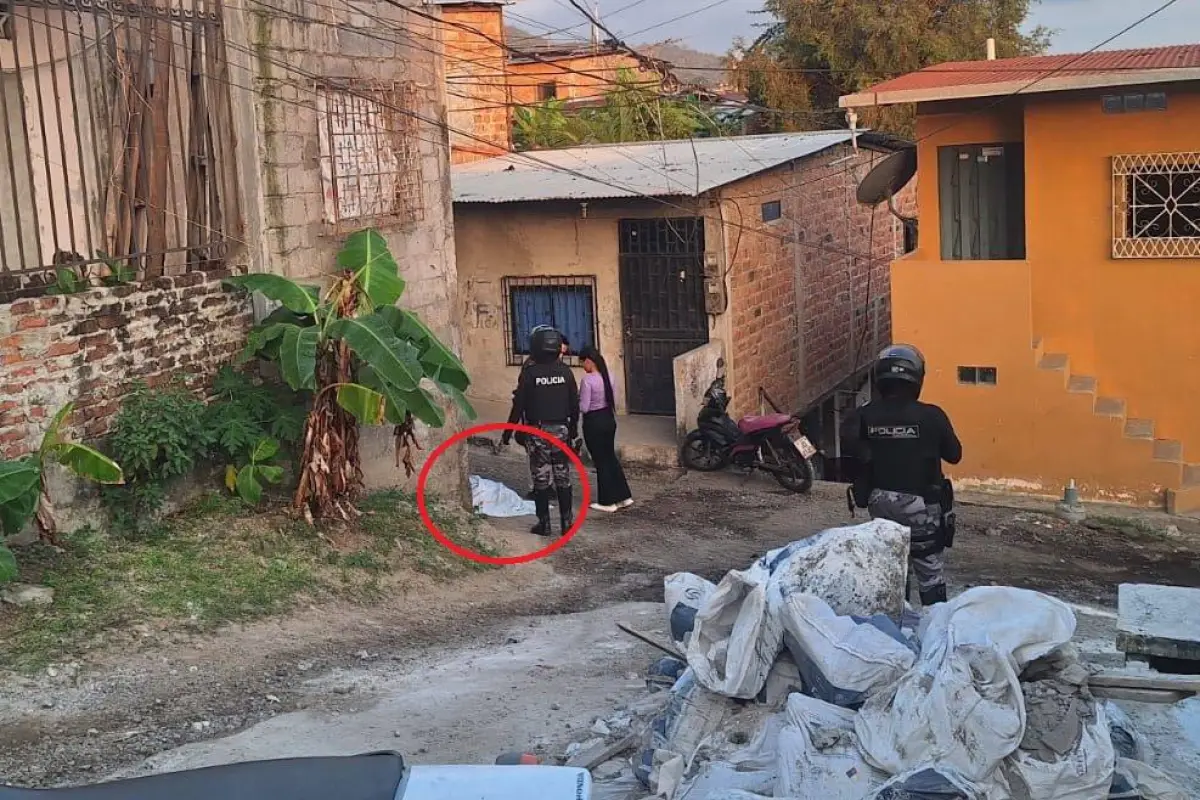 La víctima quedó sin vida en un callejón de la ciudadela Briones luego de recibir varios disparos., El Diario