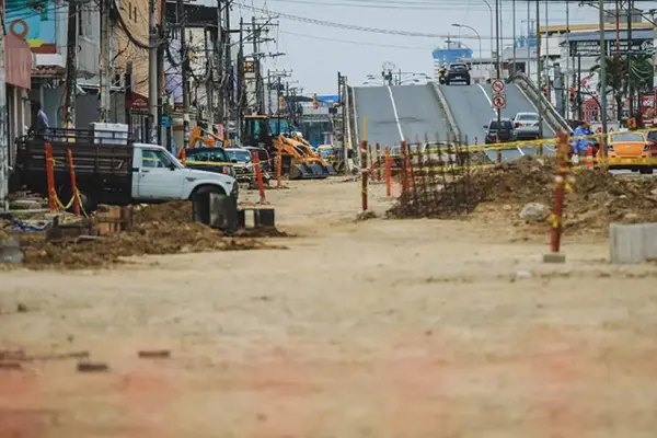 Obras en la avenida Rodolfo Baquerizo Nazur ,Municipio de Guayaquil