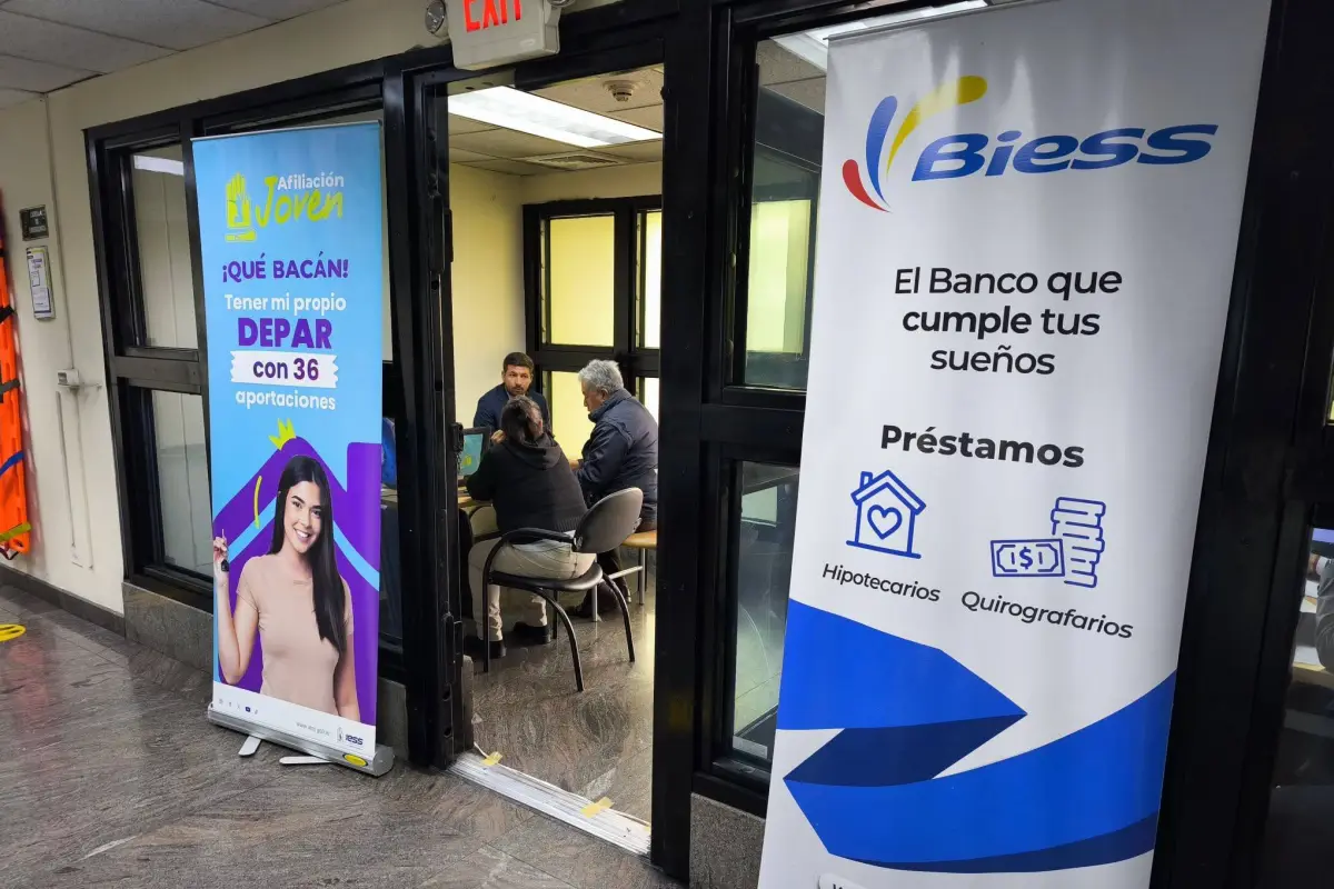préstamos del Biess Ecuador 2026 quirografario hipotecario prendario