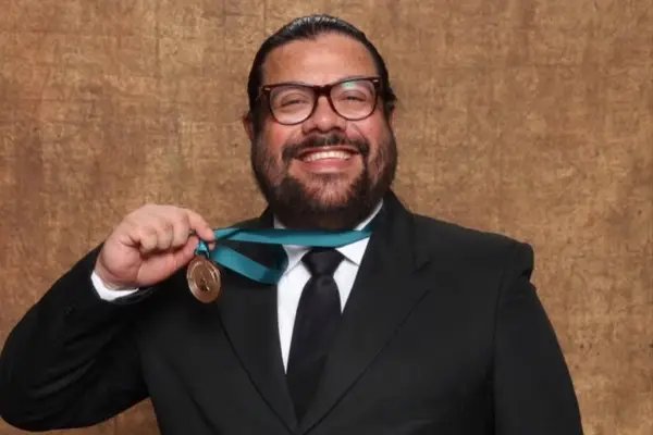 Antonio Vergara, el músico ecuatoriano que llegó a los Grammy y ahora entra a un prestigioso Salón de la Fama