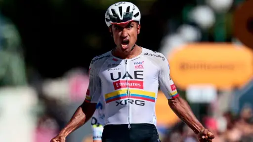 Jhonatan Narváez renueva su contrato con el UAE Team Emirates hasta la temporada 2029