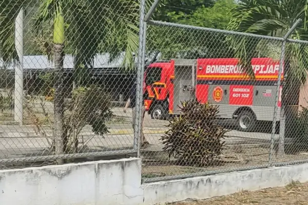 Un conato de incendio movilizó a los rescatistas del Cuerpo de Bomberos hasta el centro de faenamiento municipal del cantón Jipijapa. ,Redes
