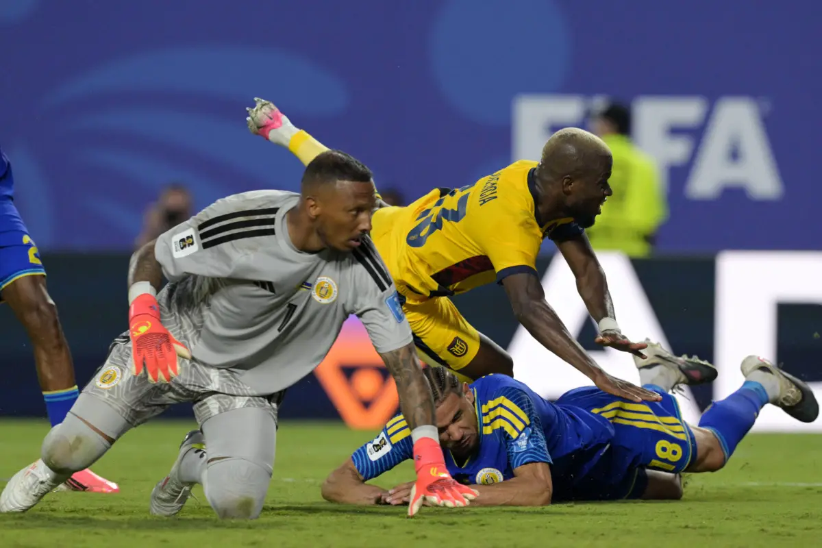 Enner Valencia fallando una de las tantas oportunidades generadas ante Curazao con quien La Tri empató 0-0 y se complicó en el Mundial 2026., JUAN MABROMATA / AFP