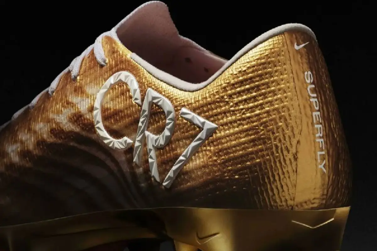 Los botines de fútbol en honor a Cristiano Ronaldo fueron dados a conoce por la marca Nike en sus cuentas de redes sociales., Foto: Redes Sociales