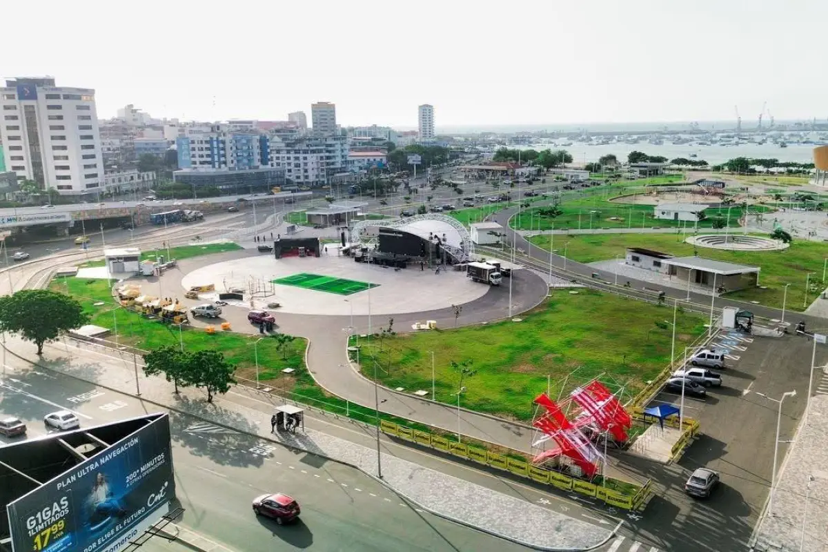 Actualmente en la Plaza Cívica del parque Centenario funciona la franquicia Fan Zone mientras dure el mundial de fútbol 2026., Cortesía Municipio de Manta
