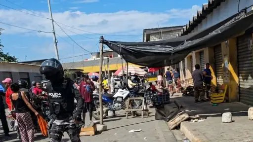 Una mujer embarazada de siete meses es asesinada a tiros en un mercado del cantón La Libertad en Santa Elena