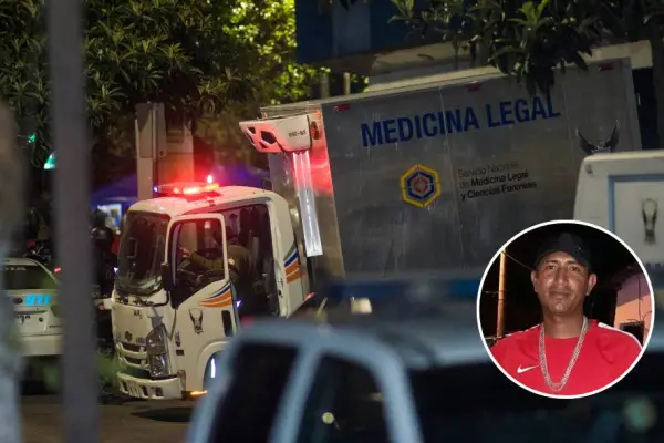 Imagen referencia de un vehículo de medicina legal. En el círculo: La víctima en vida.