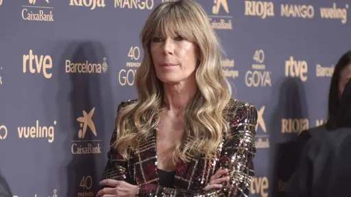 Juez español envía a juicio a la esposa del presidente Pedro Sánchez y le retira el pasaporte