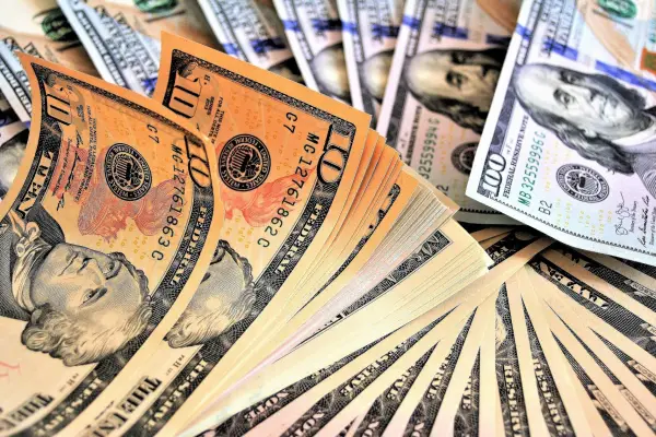 Trabajadores ecuatorianos pago décimo cuarto sueldo 2026