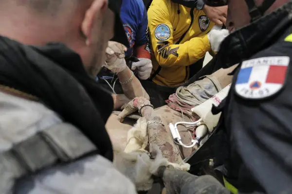 Rescate tras el terremoto en Venezuela