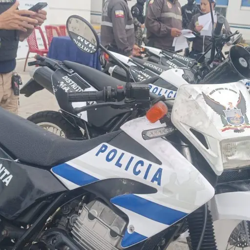 Allanamientos en Manta dejan tres detenidos y motocicletas similares a las utilizadas por la Policía Nacional