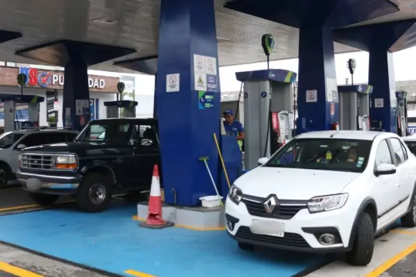 Precios de combustibles en Ecuador han llegado a incrementarse hasta en un 80 % en el caso del diésel.