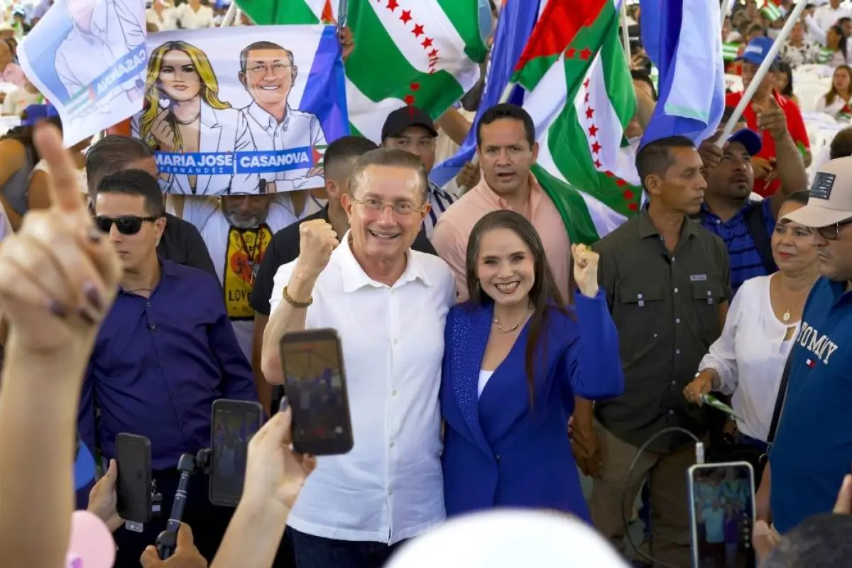 Agustín Casanova es proclamado precandidato a la Prefectura de Manabí por Caminantes.