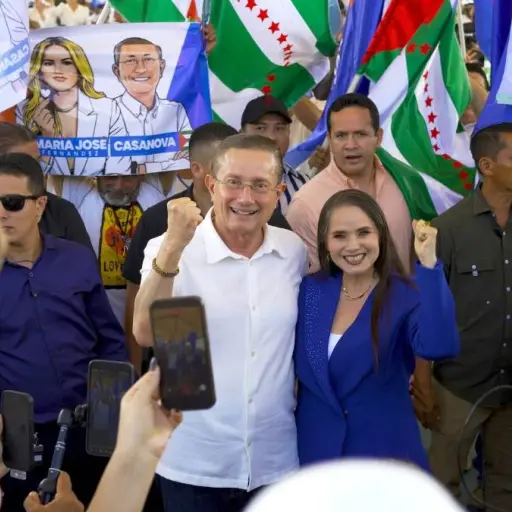 Agustín Casanova es proclamado precandidato a la Prefectura de Manabí por Caminantes