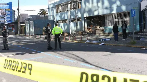 Atentado con explosivos deja un herido en instalaciones de Arcom y Ministerio de Agricultura en Quito