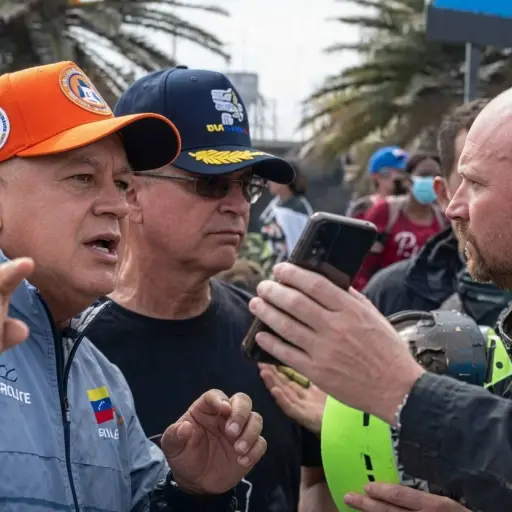 Rescatista de Estados Unidos confrontó a Diosdado Cabello y lo acusó de frenar salvamento en La Guaira
