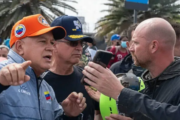El ministro del Interior de Venezuela, Diosdado Cabello increpó a rescatistas de Estados Unidos en La Guaira. ,Foto: Agencias