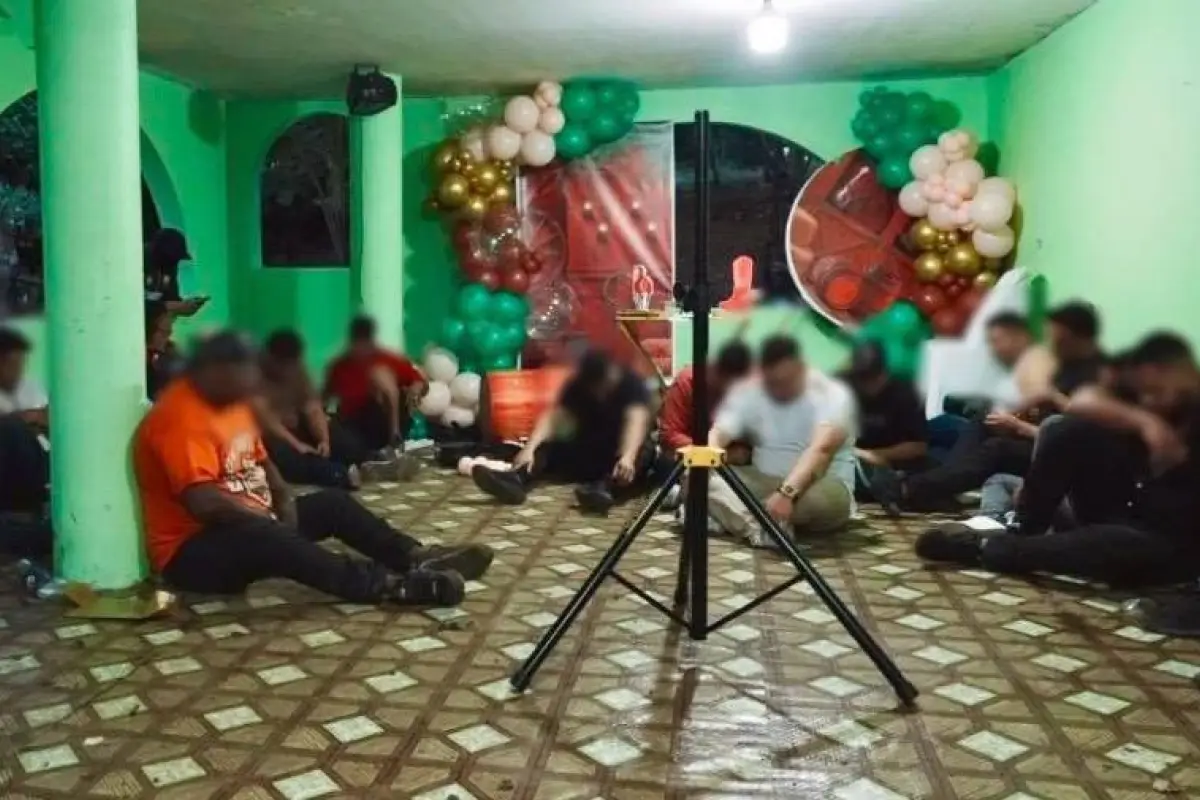 Varios hombres y mujeres participaban de esta fiesta que fue interrumpida por agentes del Bloque de Seguridad., Foto: X Policía Nacional