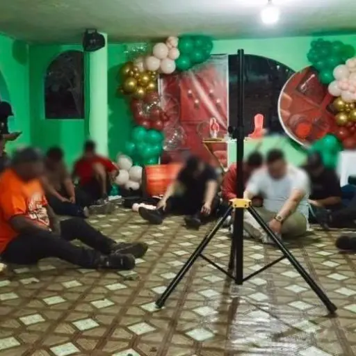 Fiscalía logró prisión preventiva de 90 días para 43 personas detenidas en una “narcofiesta” en Guayaquil