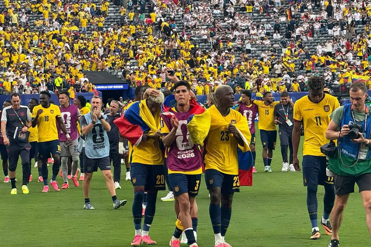 Jugadores de Ecuador celebrar su clasificación a dieciseisavos  del Mundial 2026.