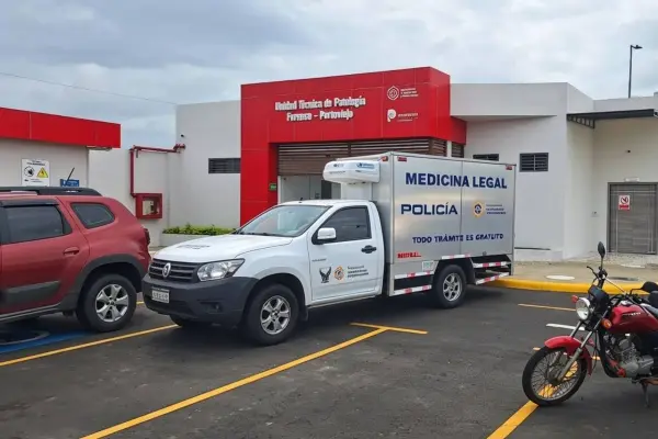 El cuerpo de Edison Pinargote fue llevado al Centro Forense de Portoviejo. ,El Diario