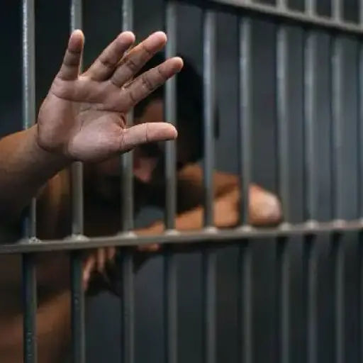 Esmeraldas: Autor y cómplice de violación contra una adolescente con discapacidad intelectual son sentenciados a 20 y 7 años de prisión