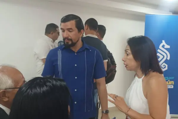 Bosco Vera presenta su plan para Manta mientras espera la decisión de las primarias