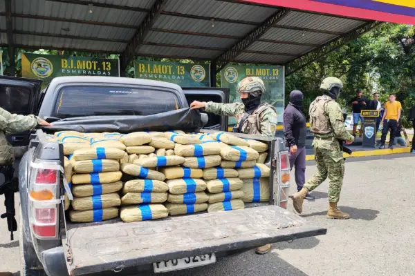 Quinindé Ejército decomisó media tonelada de droga en operativo militar en Viche