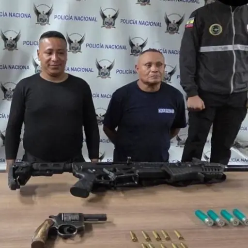 Policía detuvo a alias “Dani” y “Rola” con un arsenal oculto dentro de una vivienda