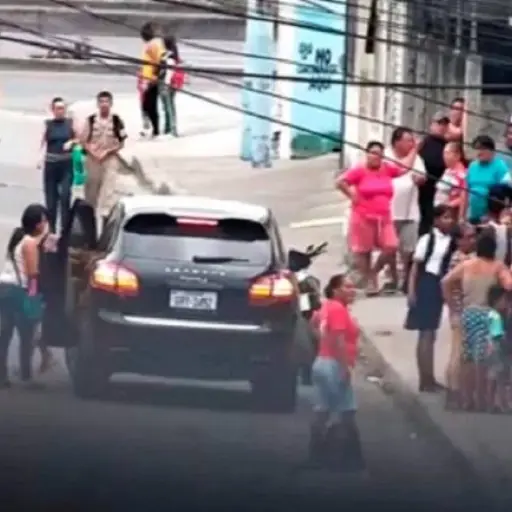 Empleada de Industrial Molinera rindió versión en la Fiscalía por el caso Porsche en Guayaquil