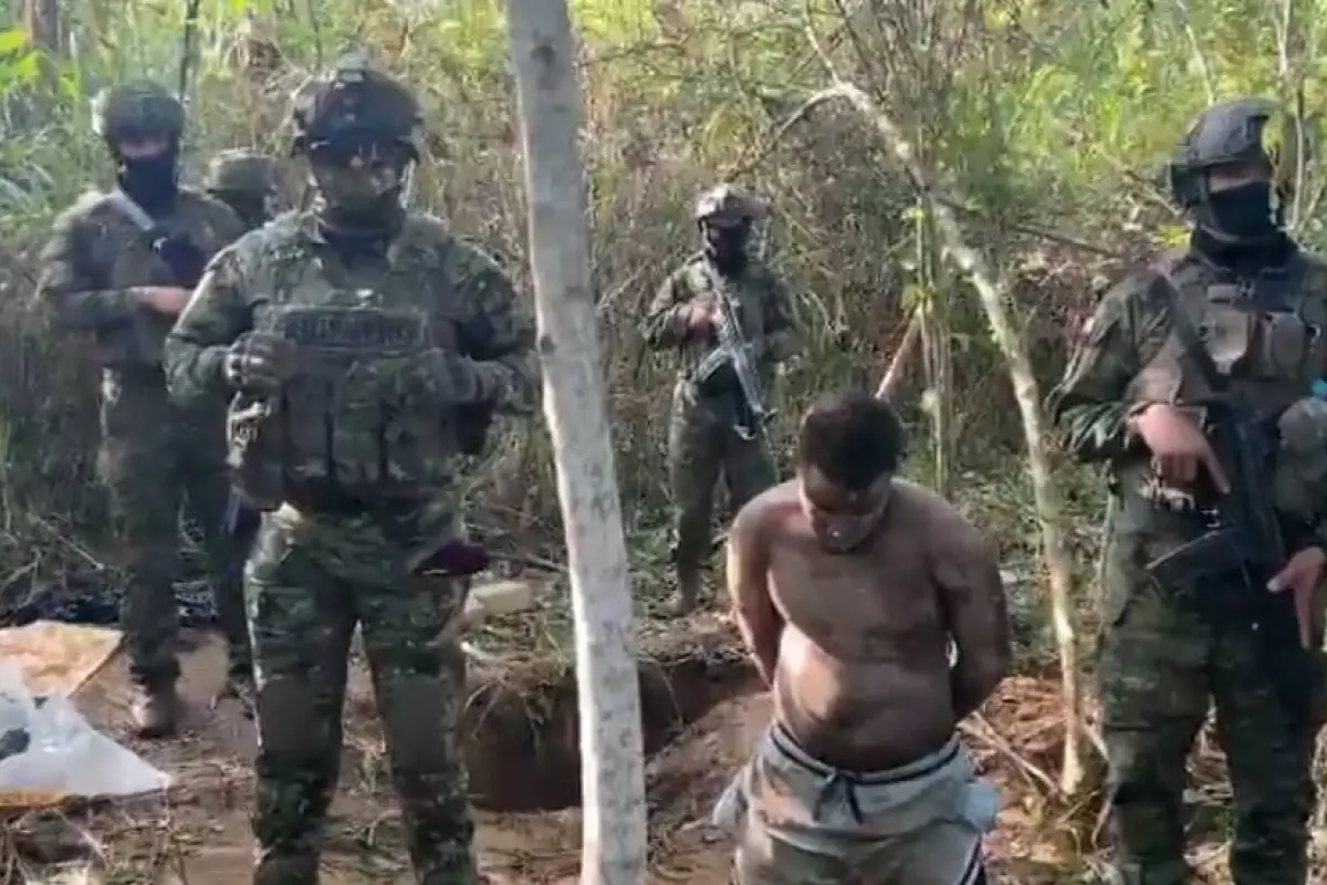 Tres personas fueron detenidas en el sitio donde se halló la fosa común. 
