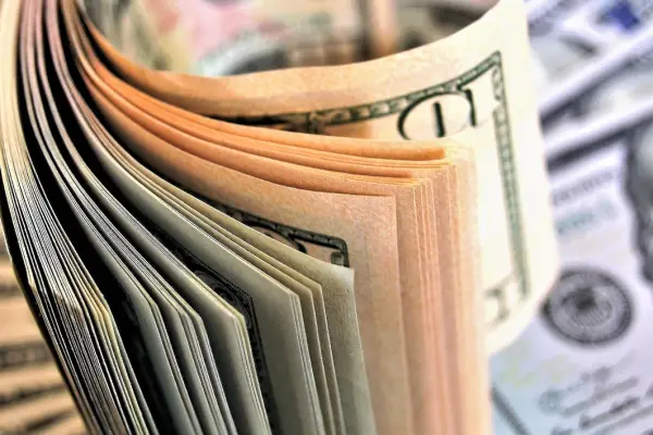 Ecuador adoptó el dólar de Estados Unidos como moneda de curso legal en el año 2000 