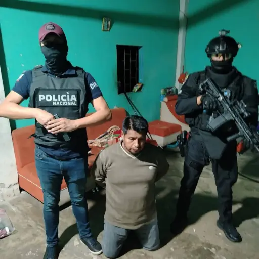 Cuatro policías en servicio activo fueron detenidos durante operativo contra una presunta red vinculada al robo de hidrocarburos