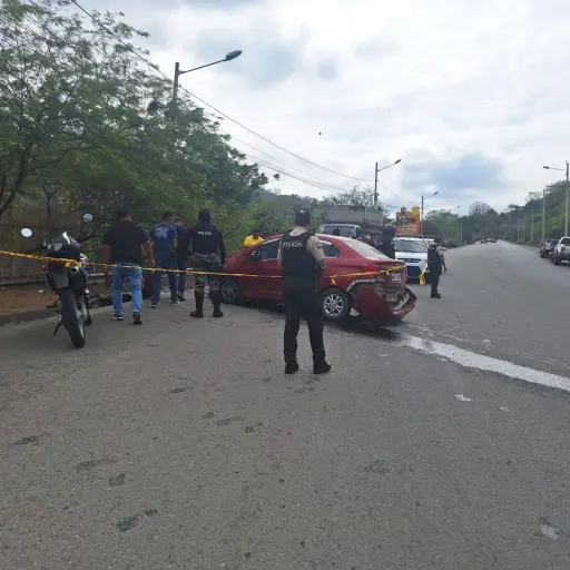 Hombre fue asesinado a tiros mientras circulaba en su vehículo en Portoviejo