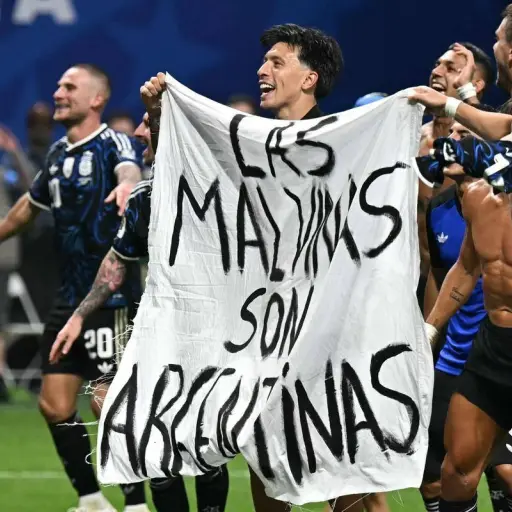 Reino Unido pide a la FIFA una investigación por la pancarta en la que se leía “las Malvinas son argentinas”