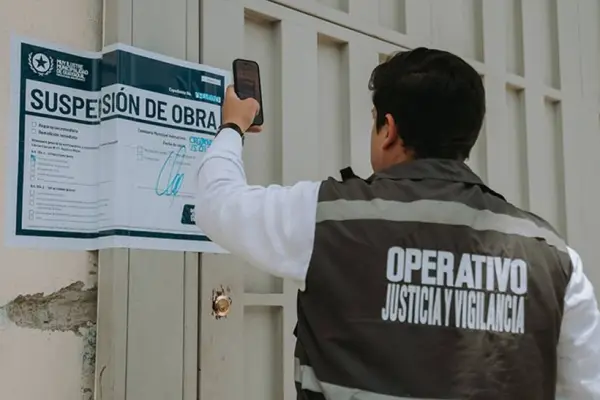 Sellos reinstalados y expedientes abiertos: así fue el operativo en el sur de Guayaquil